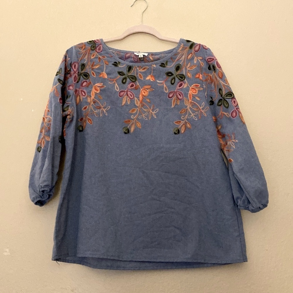 Kindred Floral Embroidered Chambray Top Size X-Large Petite